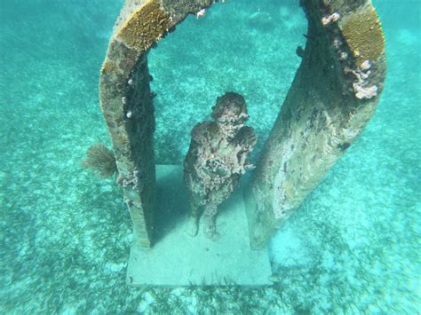 Plongée au musée sous marin de Cancun le MUSA Escale de nuit