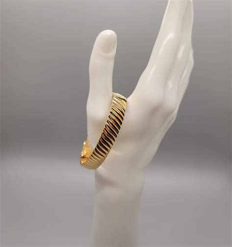Signed Monet M Gold Tone Bracelet Gem
