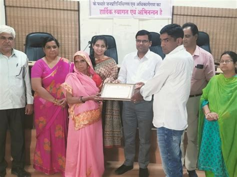 Zilla Parishad Co Honored Sarpanch And Vdo Got Respect For Doing