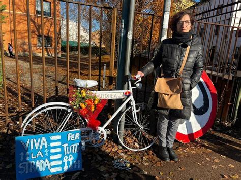 Modena Una Bicicletta Bianca Per Ricordare Andrea Basta Morti In