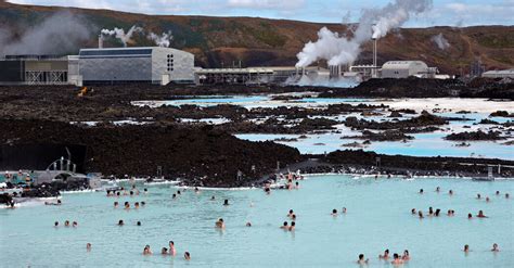 Blue Lagoon In Iceland Temporarily Closes After Thousands Of