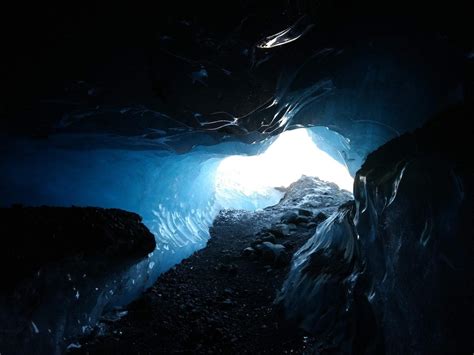 A guide to Iceland's ice caves - Bridges and Balloons » Keck Cave