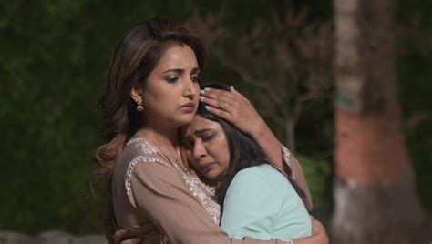 Aai Kuthe Kay Karte 28th February 2023 Sanjana Consoles Gauri Episode 930 Gillitv