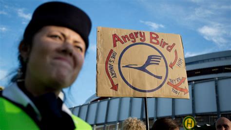 Lufthansa Gegen Ufo Flugbegleiter Streik In Frankfurt Zeigt Wirkung