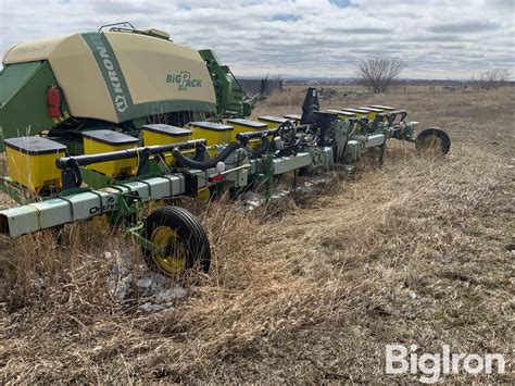 John Deere Maxemerge 2 3 Pt 12 Row Corn Planter Bigiron Auctions