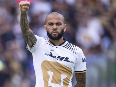 Fiscal A Pide A Os De C Rcel Para Dani Alves