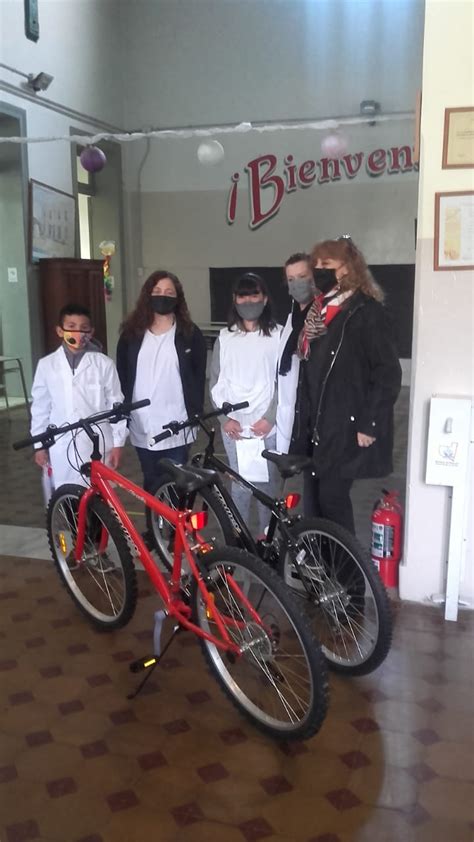 Dafas Entreg Bicicletas A Ganadores As Del Concurso De Relatos Iss