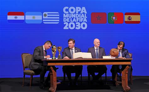 Presidentes firman acta para realización del Mundial 2030