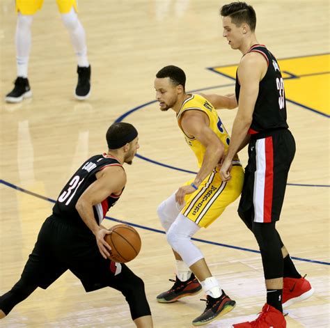 Steph Curry vs. Seth Curry as sibling rivalry invades playoffs