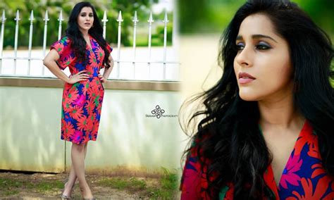 Telugu Anchor Rashmi Gautam Captivating Clicks