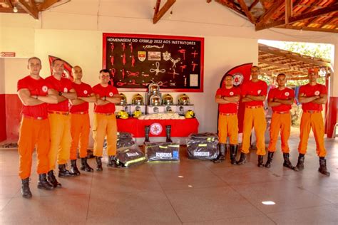 Em Colinas Comando Geral Entrega Equipamentos Para A Companhia