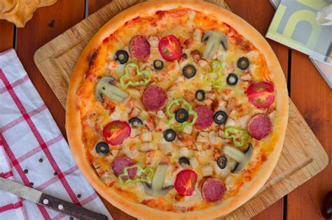 Free Photo Pepperoni Pizza With Bell Pepper Tomato Slices Mushroom