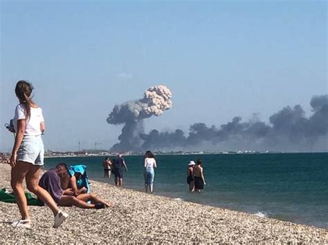 В Крыму рядом с пляжами прогремели мощные взрывы: озвучены первые ...