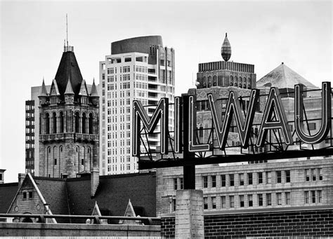 Milwaukee Skyline Photograph (P1309934) – Keith Dotson Photography