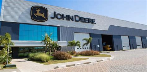 Conheça John Deere o gênio por trás do trator verde CompreRural