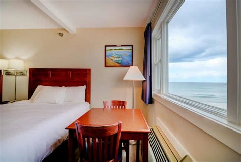 Atlantic Oceanfront Resort - Wells Beach Maine Hotel Rooms