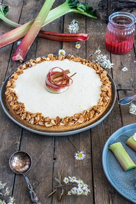 Süße Frühlingstage Rhabarber Tarte mit Bayrischer Creme