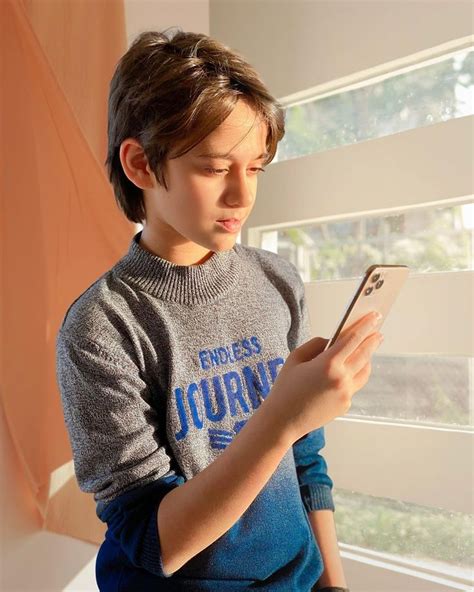 Ayaan Zubair Capelli Lunghi Capelli