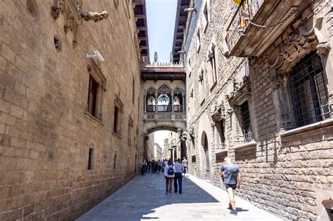 A Walk Through the Gothic Quarter of Barcelona – Touropia Travel