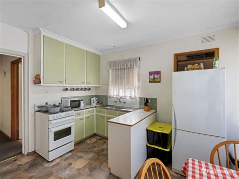 sold  alma street maryborough vic    apr