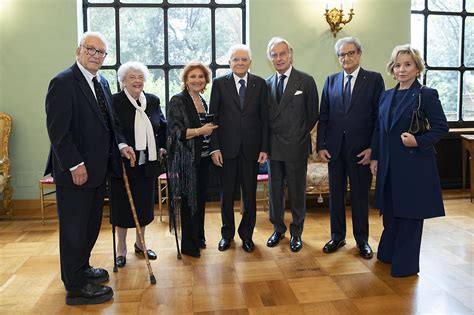 Il Presidente Della Repubblica Sergio Mattarella Con Cavalieri Del