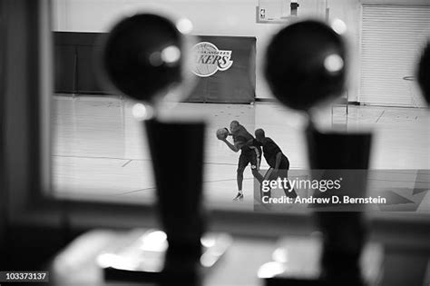 Kobe Bryant Practice Photos and Premium High Res Pictures - Getty Images