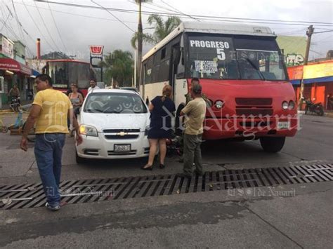 Motociclista sufre aparatoso accidente sobre la Avenida México de Tepic