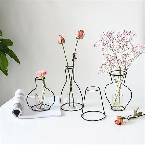 Iron Line Vase Wire Vase Minimalist Vase Contour Vase Etsy In 2023 Flower Vases Vases Decor