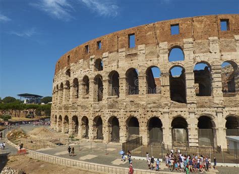 Roman Amphitheatre Dans La Place De Piazza Santo Oronzo Lecce Italie