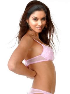 Actress Hot Stills Asin Bikini Hot Stills Wallpaper