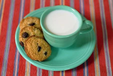 Leche Con Galletas Una Merienda Saludable