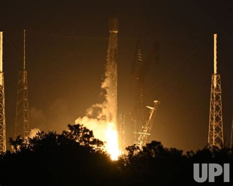 Photo Spacex Launches Starlink Satellites From Cape Canaveral