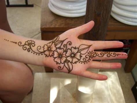 Impressive Henna Tattoo Designs For Fingers