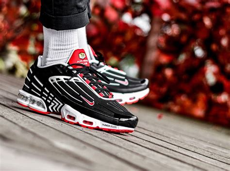 Que Vaut La Nike TN Air Max Plus 3 Black White Track Red CJ0601 001