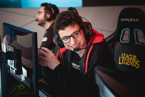 Tay Deixa Pain Gaming E Ser Top Laner Na Intz Mais Esports