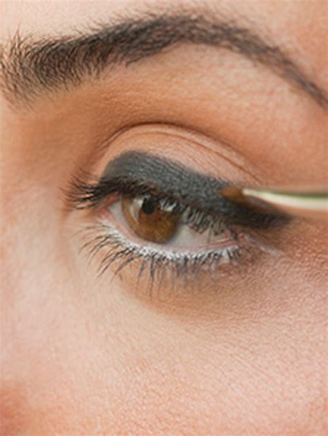 3 Steps To Smudgeproof Eyeliner Allure