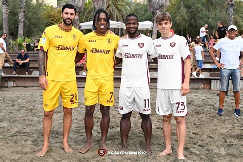 Foto Quattro Calciatori A S Teresa La Salernitana Svela Seconda E