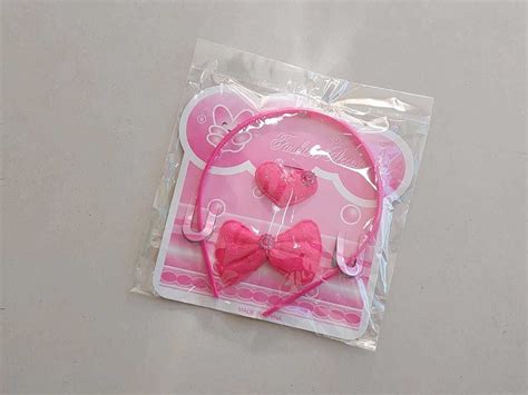 SET DE PELO BLISTER C VINCHA COLITA PICO CON CORAZÓN Y MOÑO FUCSIA