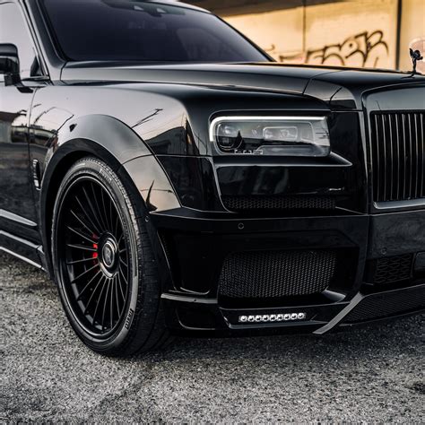 Murdered Out Widebody Rolls Royce Cullinan Rides Stealthy Past Huge Gas Prices Autoevolution