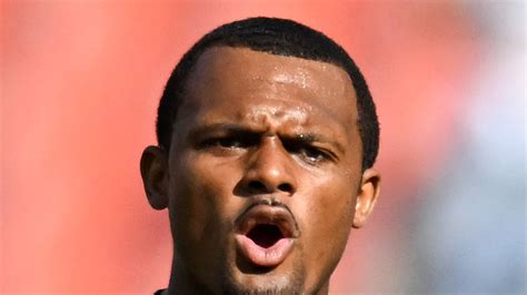 Deshaun Watson Claims Dms Prove Accuser Wasnt Pressured Into Oral Sex