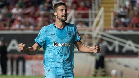 Javier Martón impresiona en su debut con el Athletic