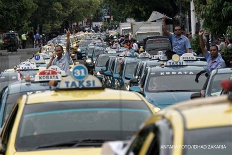 Sopir Angkutan Umum Purwokerto Gelar Aksi Mogok