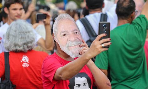 Um Ano Ap S Pris O De Lula Pt Se Divide Entre Pedido De Liberdade E