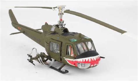 VINTAGE SCALE MODEL HUEY ARMY HELICOPTER