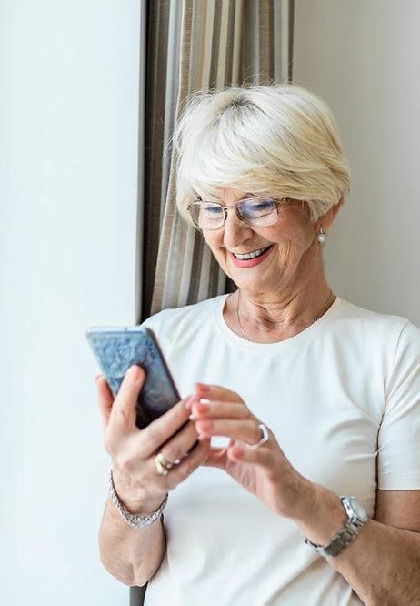 Simplitend Mobile App For Seniors And Caregivers