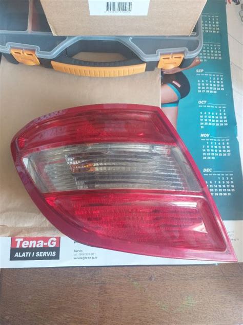 Lampa Mercedes C klasa w204 2011 g zadnja lampa lijeva štop svjetla