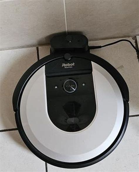 IROBOT ROOMBA i7156 Aspirateur robot connecté 0 4 L Noir et gris