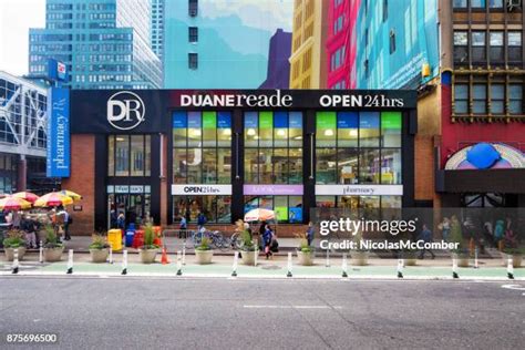 Duane Reade Pharmacy Nyc Photos and Premium High Res Pictures - Getty ...