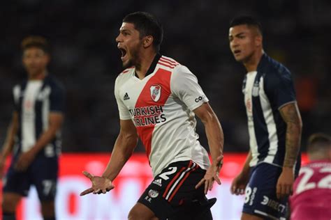 Vasco Anuncia Contrata O Do Zagueiro Paraguaio Robert Rojas