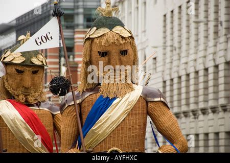 The giants Gog and Magog in the procession at the Lord Mayors Show in ...